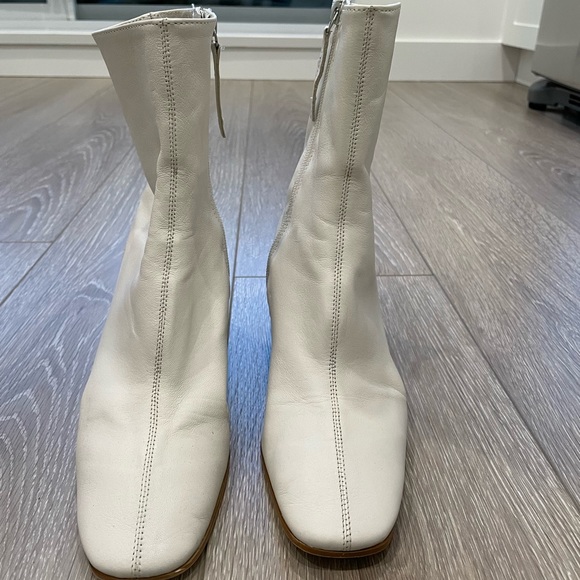 Size 39 (8.5) Zara booties in off-white - Picture 6 of 7